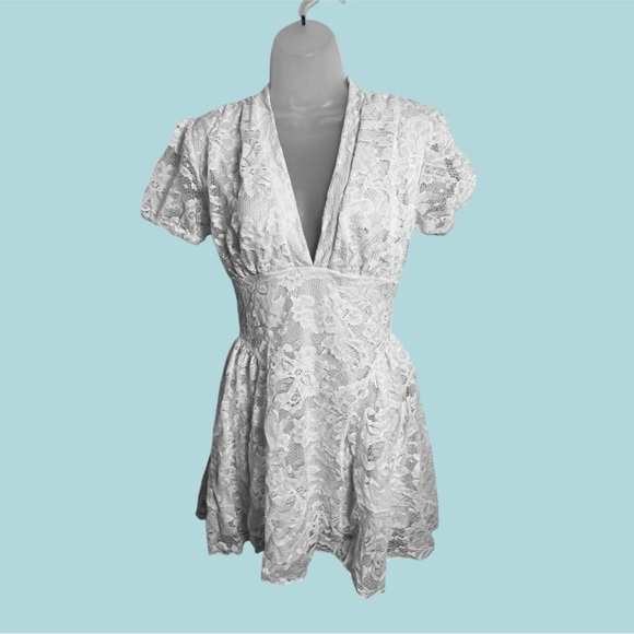 SHEIN Cream Lace Mini Dress Size M Deep V Neck Romantic Boho Party Bridal - Picture 4 of 14